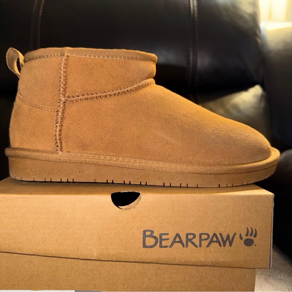 Women’s  Bearpaw Kiara Hickory Ankle Bootie Size 6 New In The box